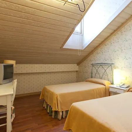 Hotel Azofra 3*