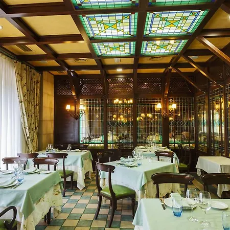 Hotel Azofra 3*